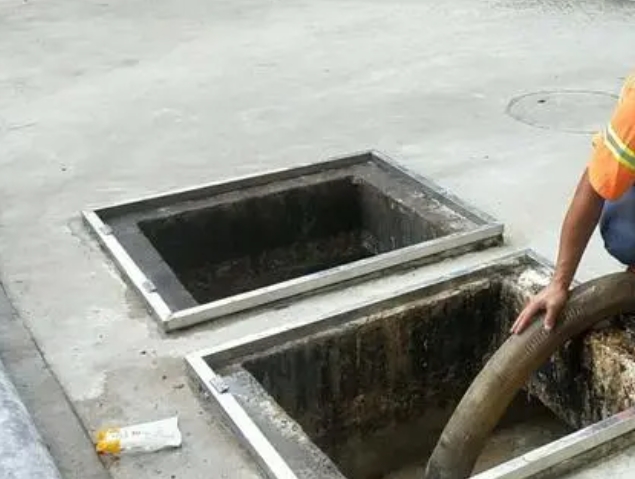 石棉化粪池清理