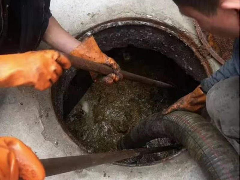 石棉清理化粪池时如何避免沼气的危害?